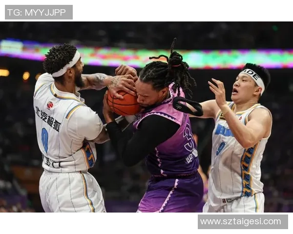 重庆篮球队意识争议引发热议球迷对战术执行和团队配合的不同看法