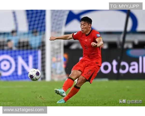 足球明星佩戴面罩训练视频揭秘运动员如何应对伤病挑战与恢复过程 足球明星佩戴面罩训练视频揭秘运动员如何应对伤病挑战与恢复过程